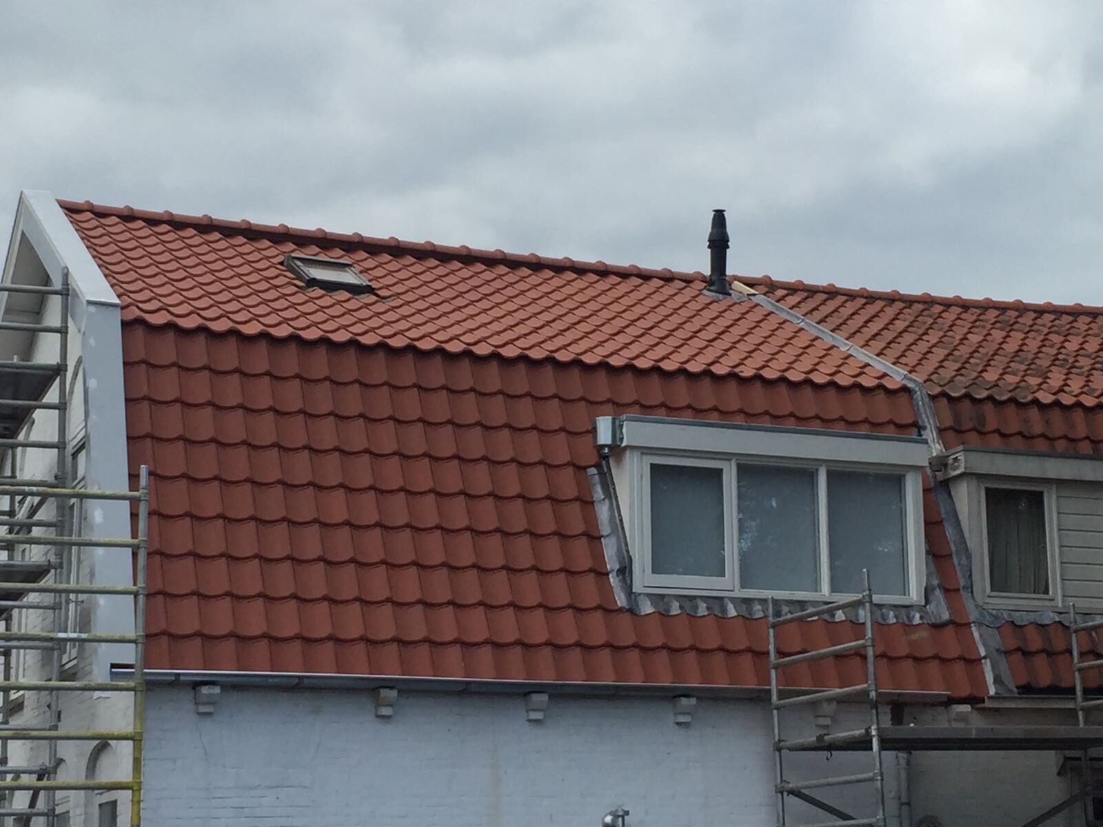 Pannendak met dakkapel